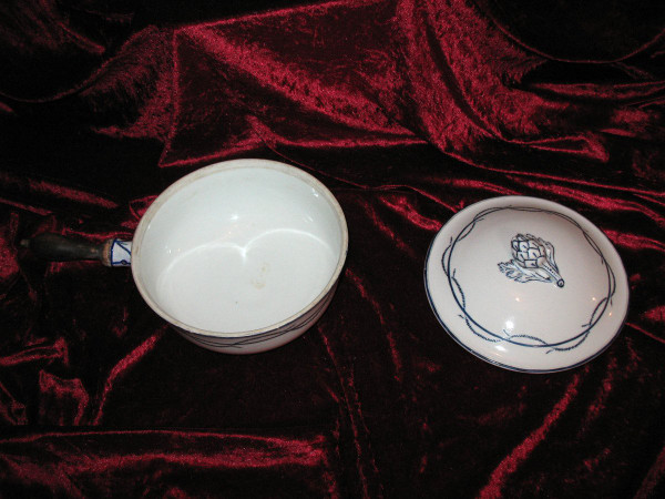 Porcelain tableware from Arras, late 18th century