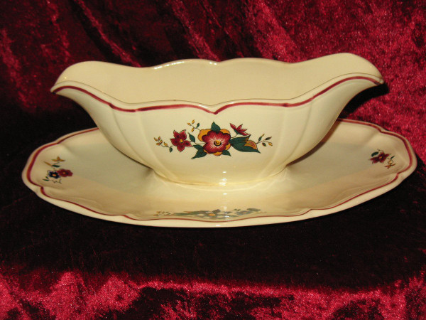 Sarreguemines earthenware dinner service with floral decoration from the 20th century
