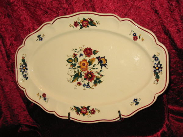 Sarreguemines earthenware dinner service with floral decoration from the 20th century
