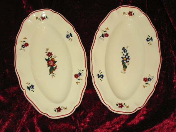 Sarreguemines earthenware dinner service with floral decoration from the 20th century