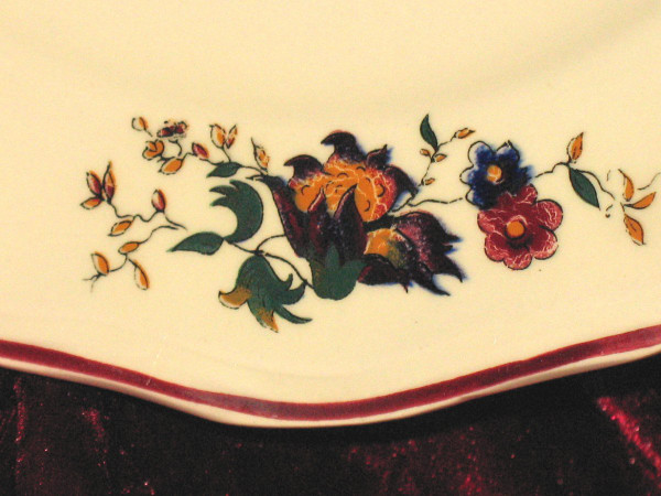 Sarreguemines earthenware dinner service with floral decoration from the 20th century