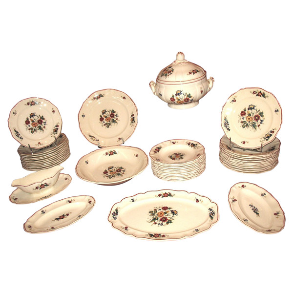 Sarreguemines earthenware dinner service with floral decoration from the 20th century