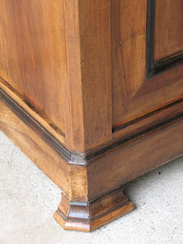 Buffet Saint Hubert 19th century in solid walnut