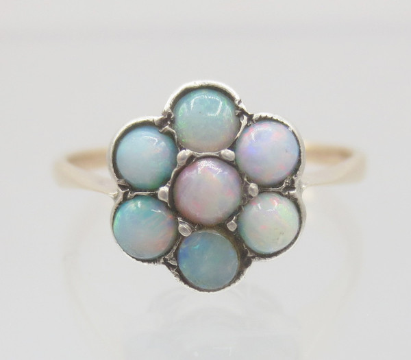 Anello in oro e opale.