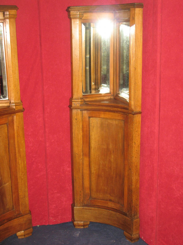 Paire d'encoignures époque Art Nouveau en bois fruitier