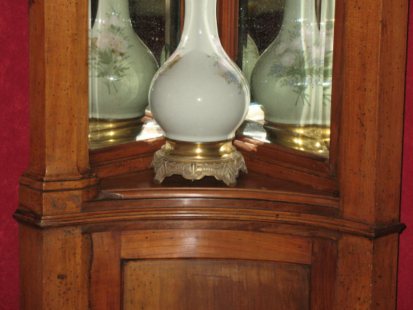Paire d'encoignures époque Art Nouveau en bois fruitier