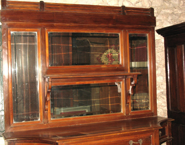 Buffet de présentation époque Art Nouveau en bois fruitier