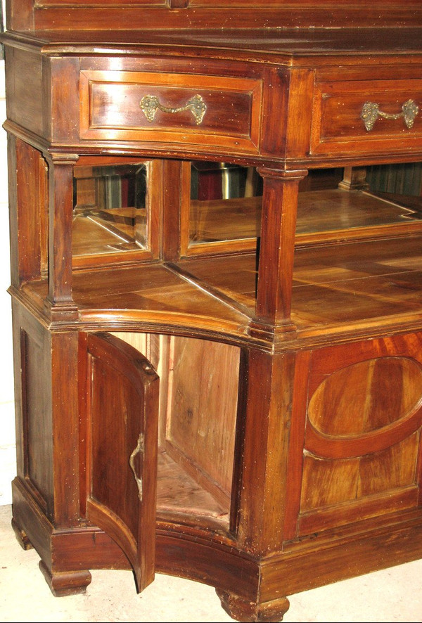 Buffet de présentation époque Art Nouveau en bois fruitier