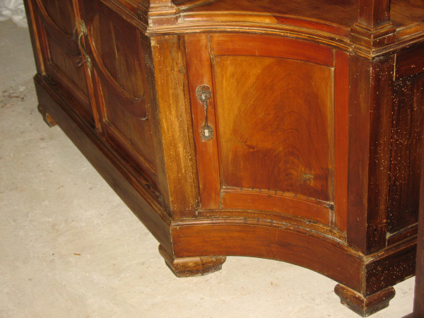 Buffet de présentation époque Art Nouveau en bois fruitier