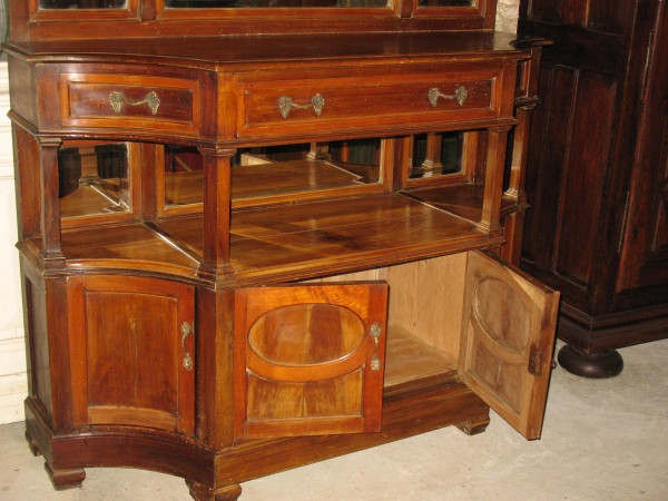 Buffet de présentation époque Art Nouveau en bois fruitier