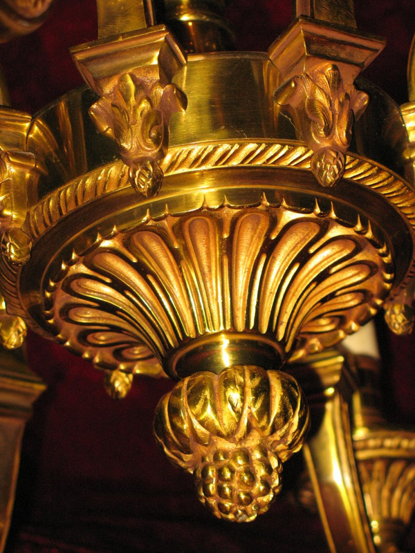 Kronleuchter im Stil Louis XIV aus vergoldeter Bronze mit 8 Lichtern Epoche 20.