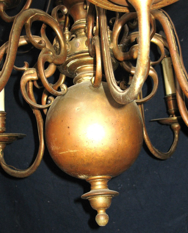 Grande lampadario olandese in bronzo e ottone dell'inizio del XIX secolo con 16 bracci di luce