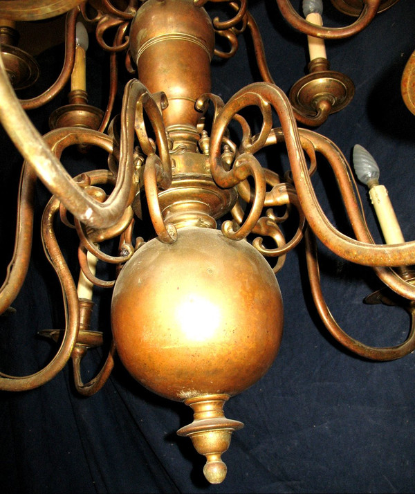 Grande lampadario olandese in bronzo e ottone dell'inizio del XIX secolo con 16 bracci di luce