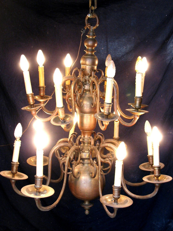 Grande lampadario olandese in bronzo e ottone dell'inizio del XIX secolo con 16 bracci di luce