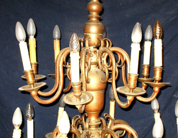Grande lampadario olandese in bronzo e ottone dell'inizio del XIX secolo con 16 bracci di luce