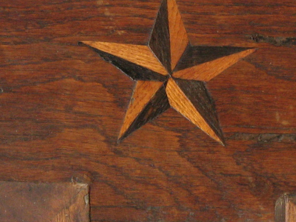 Boiserie en châtaignier à 2 portes avec son encadrement Origine Périgord époque 19ème