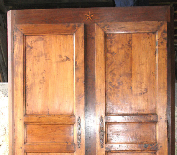 Boiserie en châtaignier à 2 portes avec son encadrement Origine Périgord époque 19ème