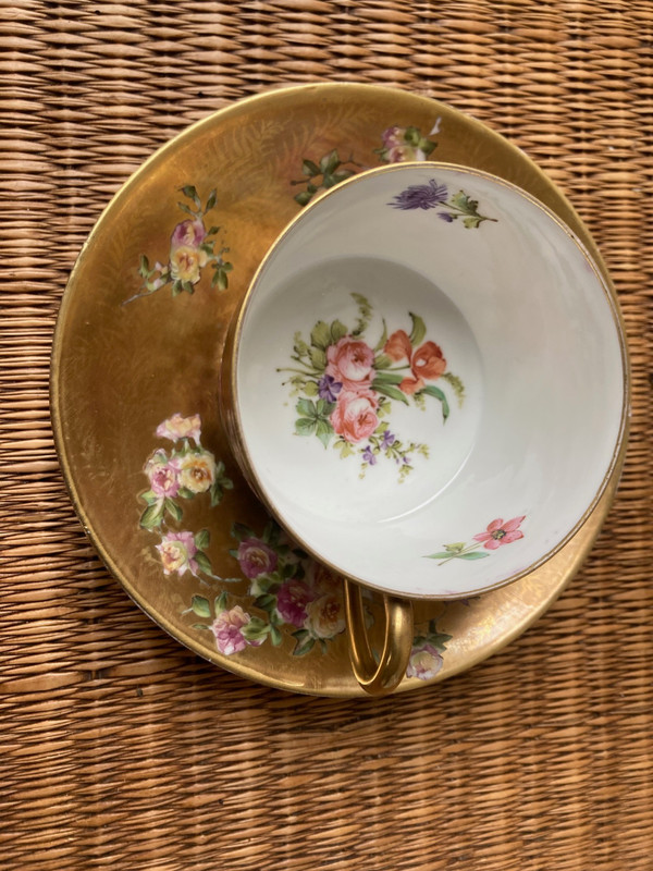 Tazza e piattino in porcellana