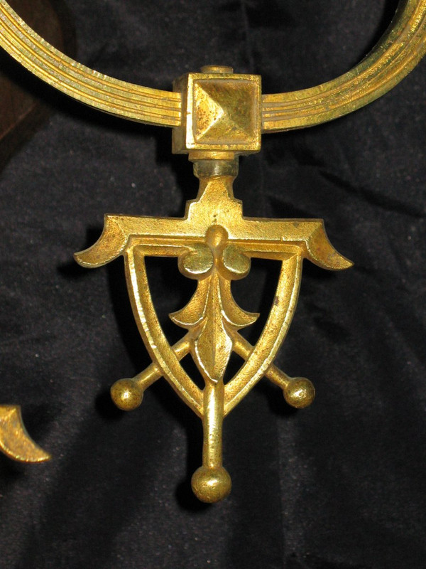 Grande applique in bronzo in stile gotico del XIX secolo con 3 bracci di luce