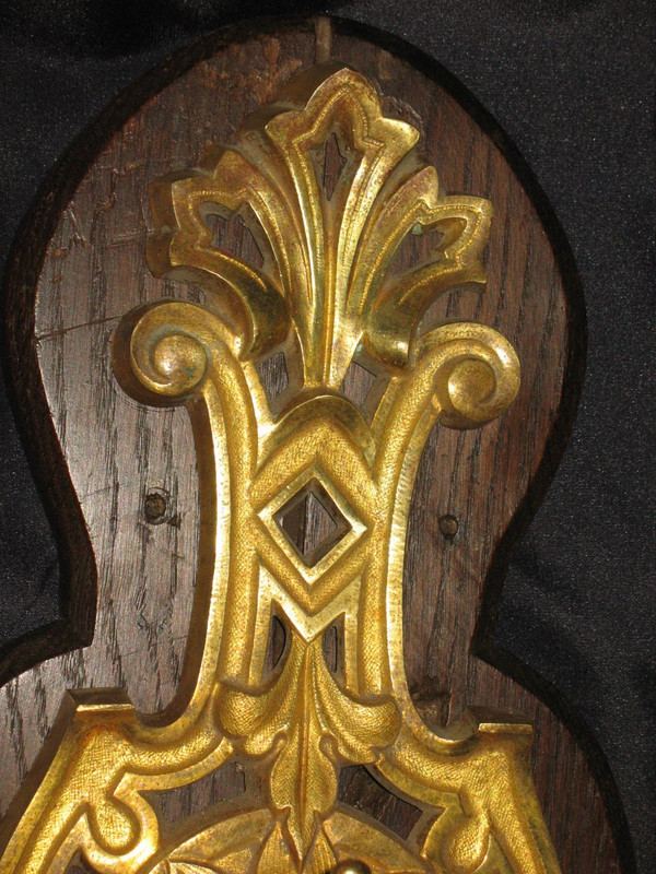 Grande applique in bronzo in stile gotico del XIX secolo con 3 bracci di luce