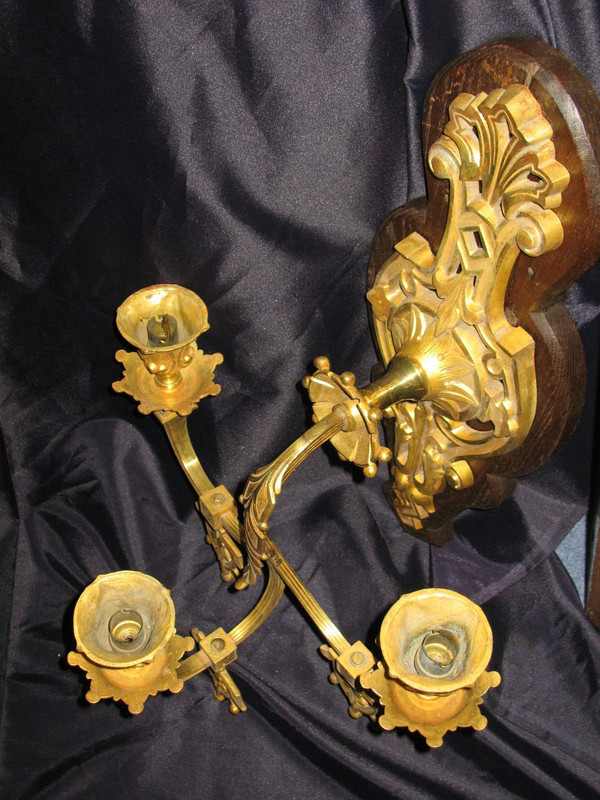 Grande applique in bronzo in stile gotico del XIX secolo con 3 bracci di luce