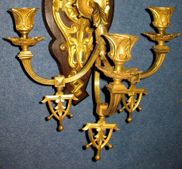 Grande applique in bronzo in stile gotico del XIX secolo con 3 bracci di luce