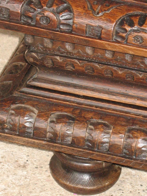 Coffre de mariage en chêne sculpté origine Normandie époque 17ème
