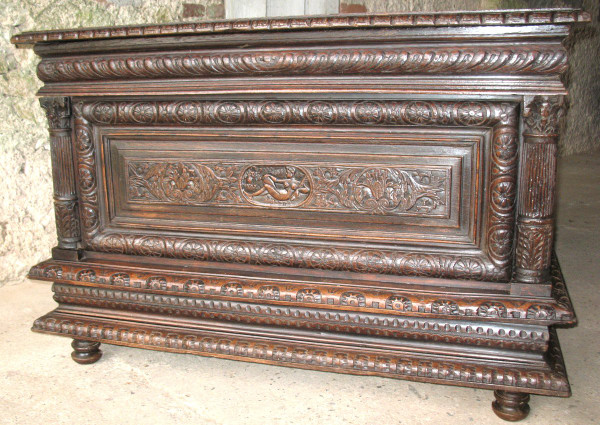 Coffre de mariage en chêne sculpté origine Normandie époque 17ème