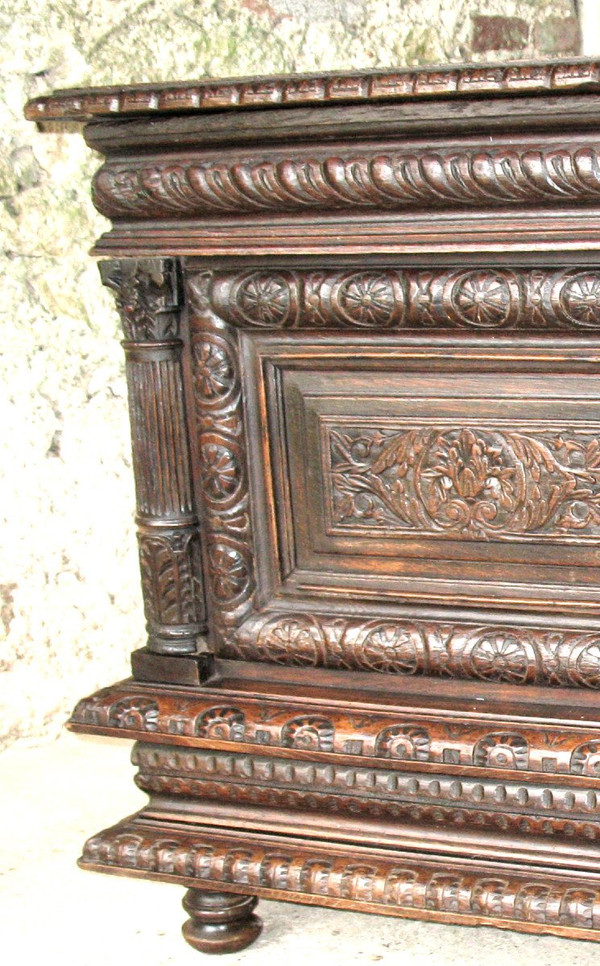 Coffre de mariage en chêne sculpté origine Normandie époque 17ème