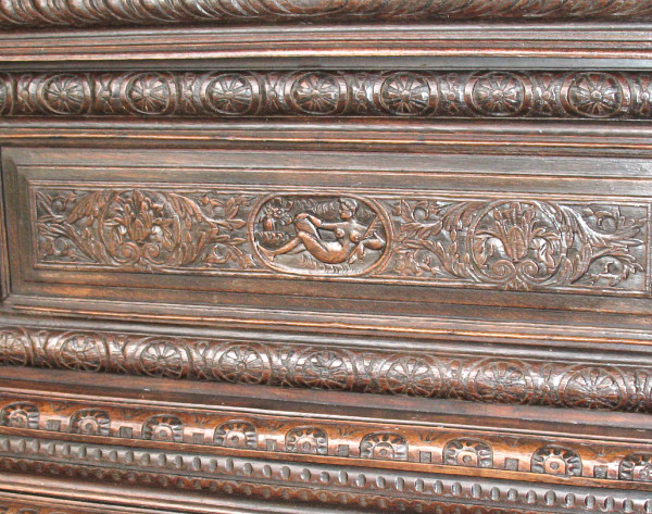 Coffre de mariage en chêne sculpté origine Normandie époque 17ème