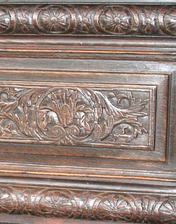 Coffre de mariage en chêne sculpté origine Normandie époque 17ème