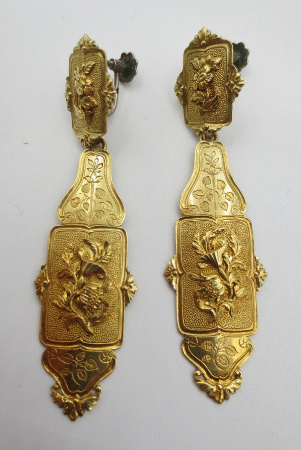 Orecchini d'oro, 1830 circa.