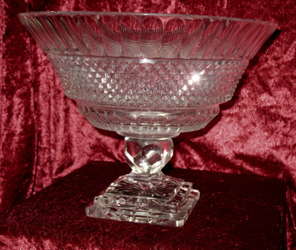 Grande coupe sur pied centre de table en cristal taillé de Baccarat époque fin 19ème