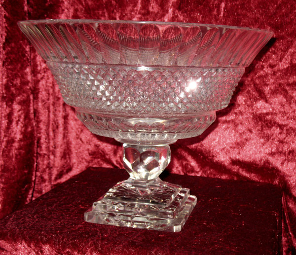 Grande coupe sur pied centre de table en cristal taillé de Baccarat époque fin 19ème
