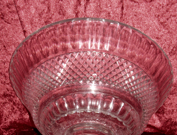 Grande coupe sur pied centre de table en cristal taillé de Baccarat époque fin 19ème
