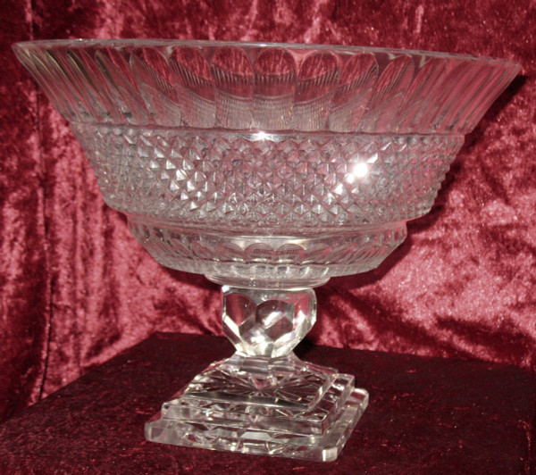 Grande coupe sur pied centre de table en cristal taillé de Baccarat époque fin 19ème