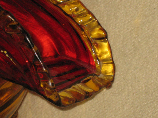 Coupe en forme d'éventail en verre émaillé époque 19ème