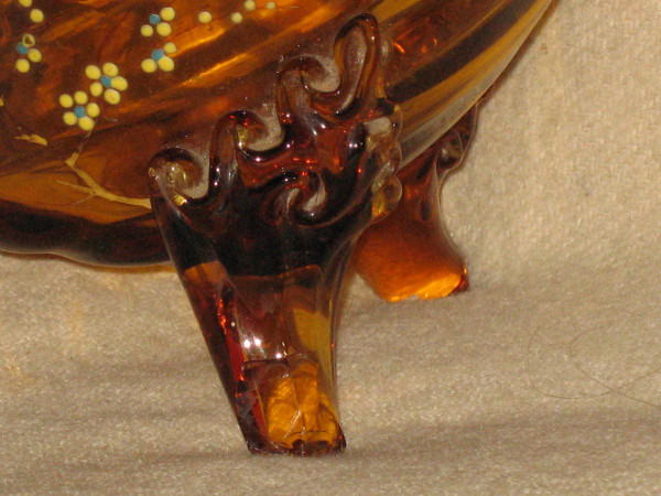 Coupe en forme d'éventail en verre émaillé époque 19ème