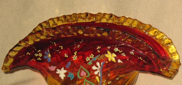 Coupe en forme d'éventail en verre émaillé époque 19ème