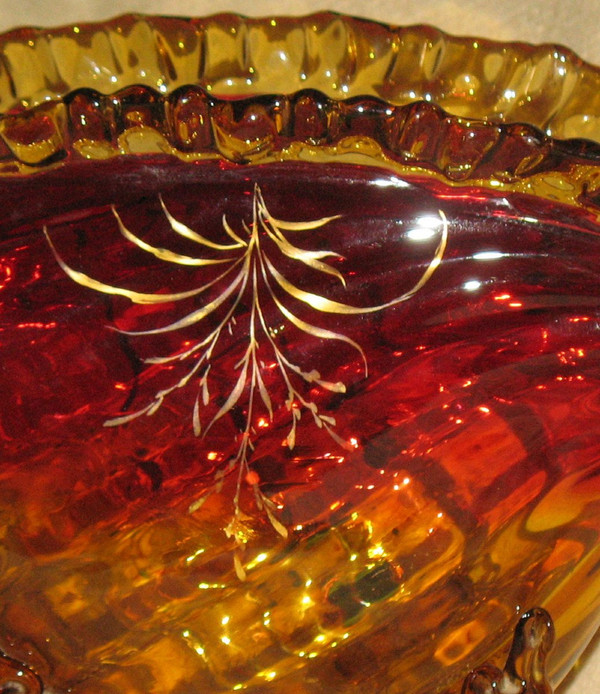 Coupe en forme d'éventail en verre émaillé époque 19ème