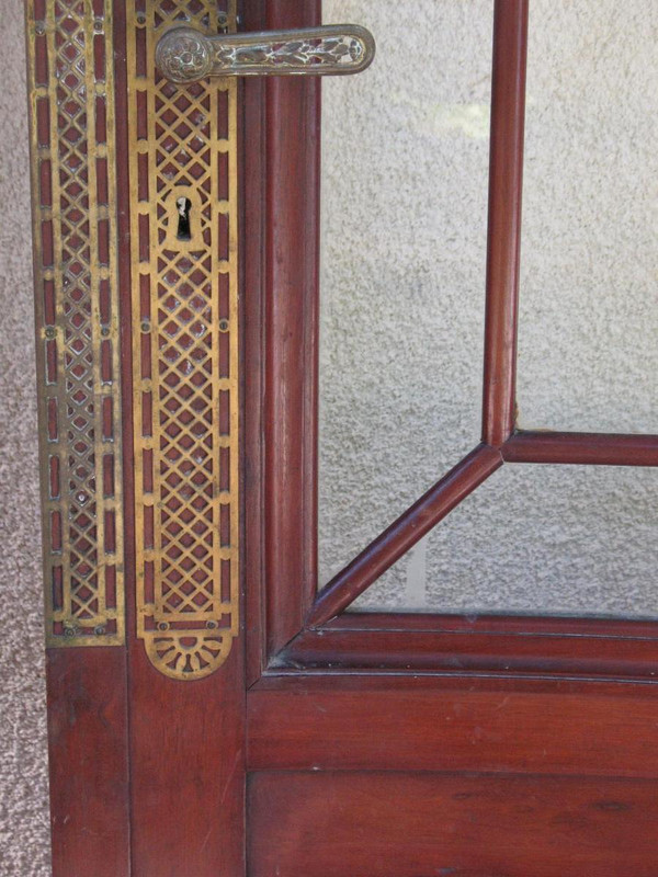 Pair of curved doors in solid Cuban mahogany with 19th century glass top