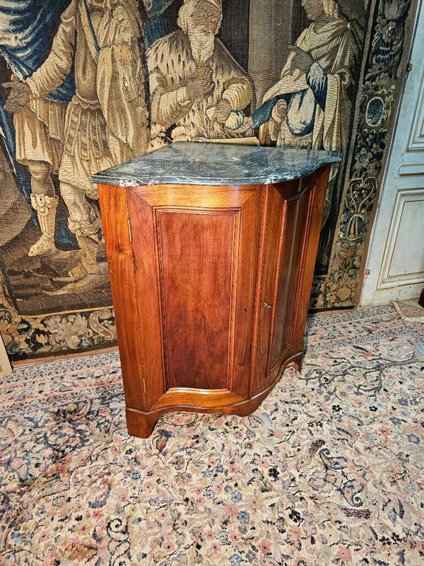 Mobile d'angolo in noce del XIX secolo