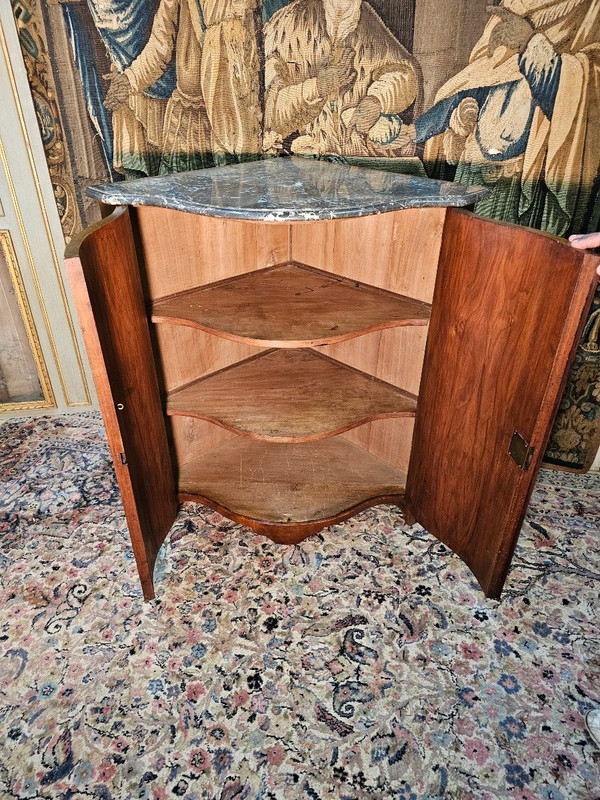 Mobile d'angolo in noce del XIX secolo