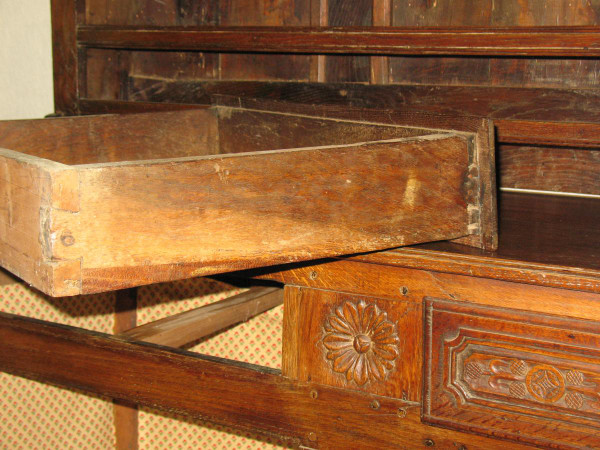 Buffet vaisselier 2 corps en chêne époque 18ème