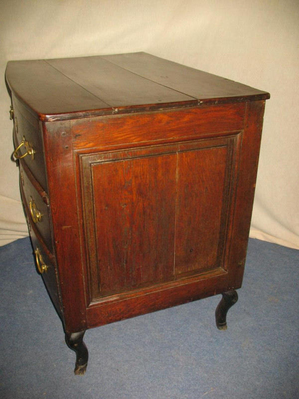 Commode bombée en chêne époque  18ème