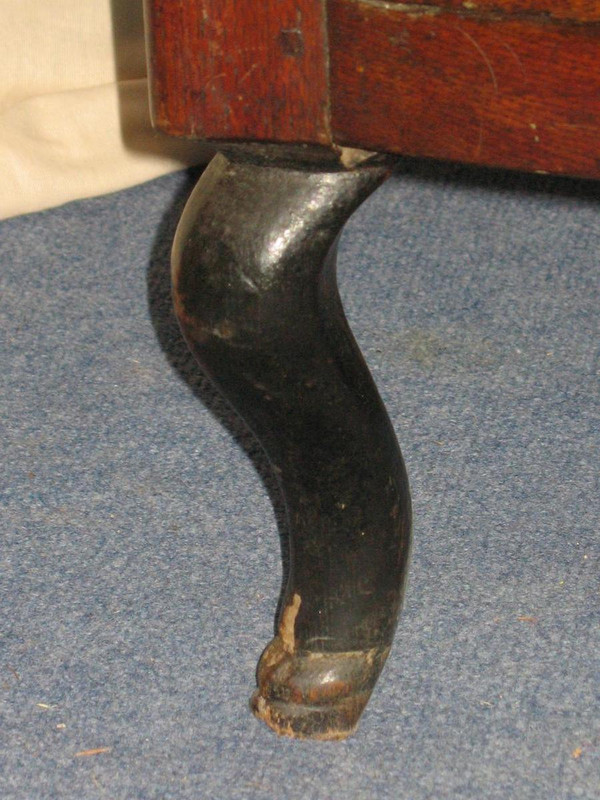 Commode bombée en chêne époque  18ème