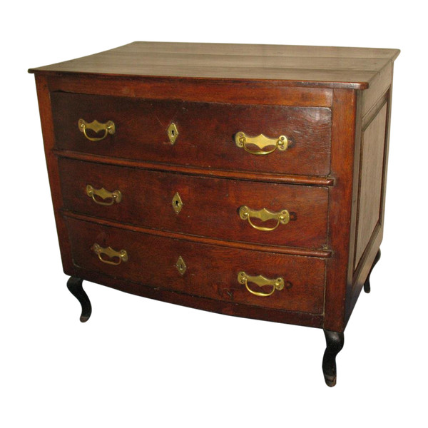 Curved chest of drawers in oak, 18th century