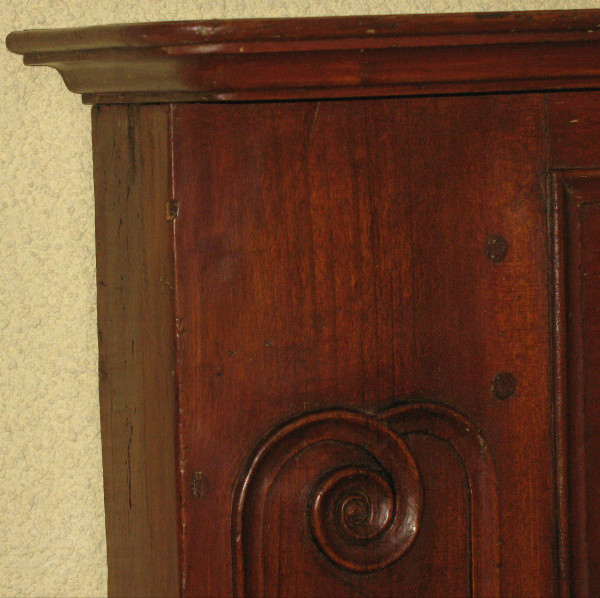Camino in noce Luigi XV del XVIII secolo