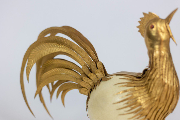 Gallo in uovo di struzzo e ottone dorato, anni '70, Ls5591125d