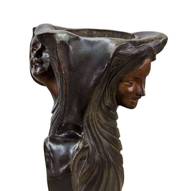 "Rifilatura in regola l'Art Nouveau per le giovani donne